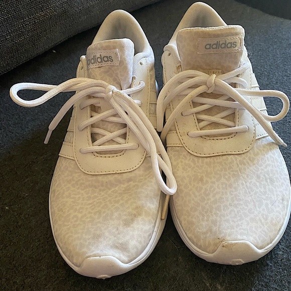 Adidas sneakers size US7 - Picture 3 of 4